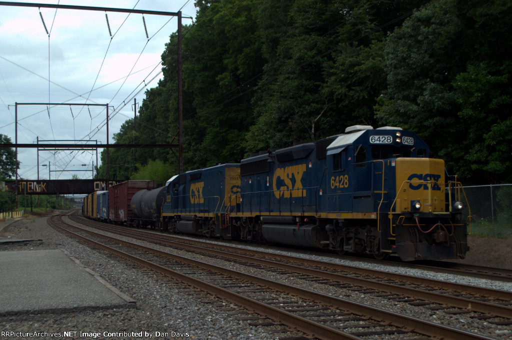 CSX GP40-2 6428 leads W865-11